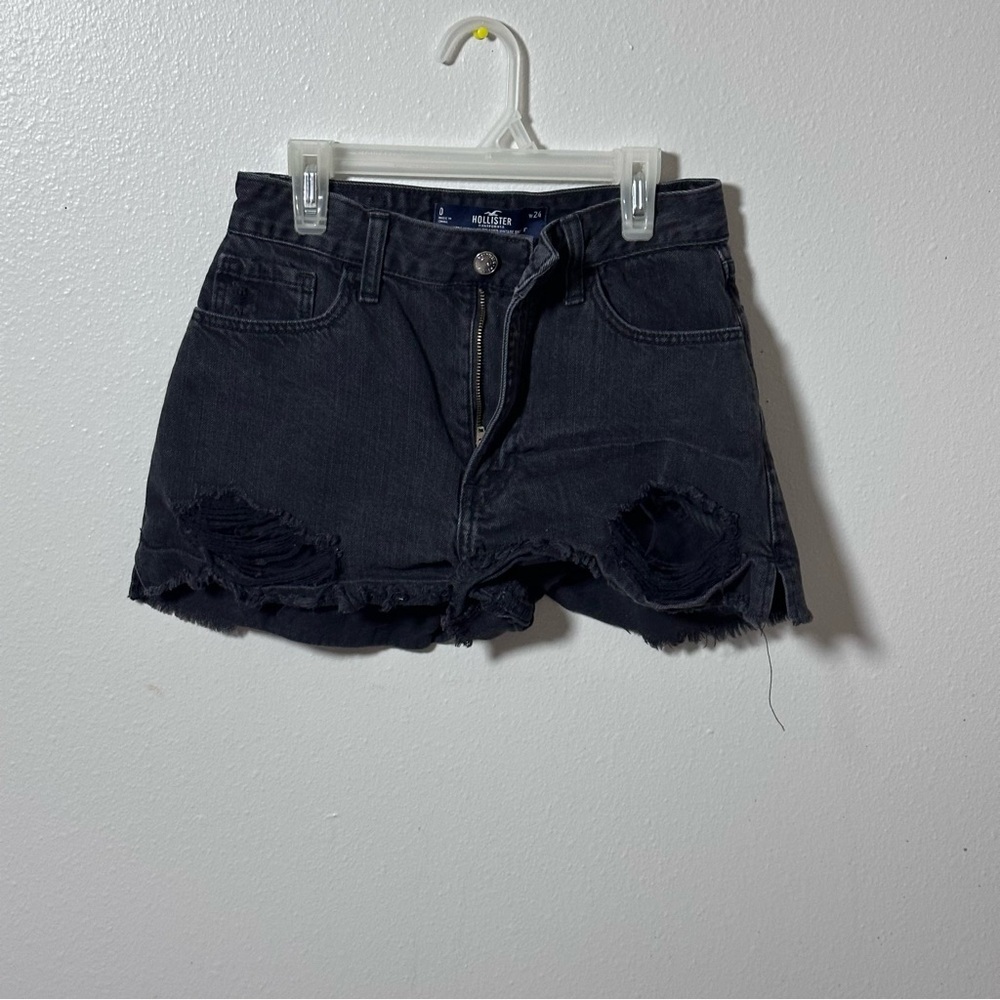 Hollister Women Black Denim Distressed Ultra High rise Vintage Shorts 3’ size‎ 0